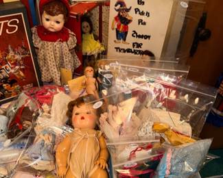 Items Located In The 2nd Bedroom (Vintage Toys & Games ~ Sewing)