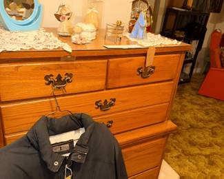 Items Located In The 2nd Floor 2nd Bedroom