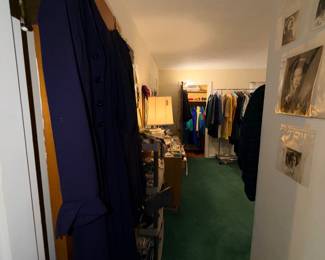 Items Located In The 1st Bedroom (MASTER)