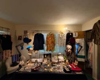 Items Located In The 1st Bedroom (MASTER)