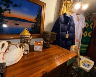 Items Located In The 2nd Floor 2nd Bedroom