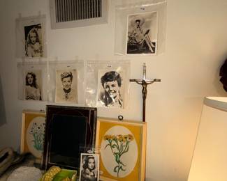 Items Located In The 1st Bedroom (MASTER)
