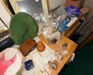 Items Located In The 1st Bedroom (MASTER)