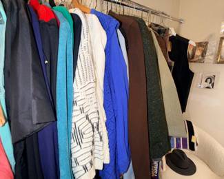 Items Located In The 1st Bedroom (MASTER)