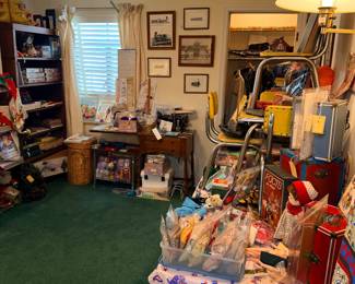 Items Located In The 2nd Bedroom (Vintage Toys & Games ~ Sewing)