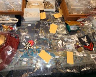 Items Located In The 1st Bedroom (MASTER)