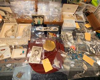 Items Located In The 1st Bedroom (MASTER)