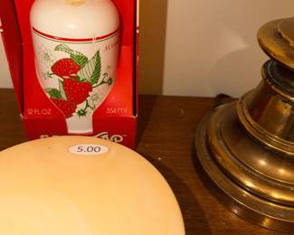 Items Located In The 2nd Floor 2nd Bedroom