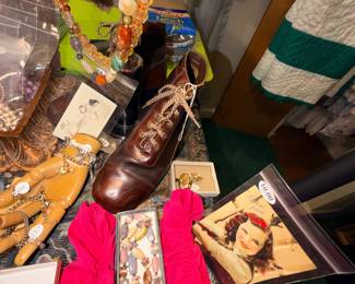 Items Located In The 1st Bedroom (MASTER)