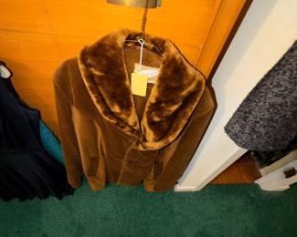 Items Located In The 1st Bedroom (MASTER)