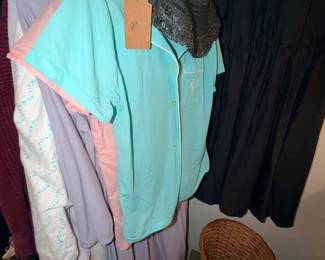 Items Located In The 2nd Floor 2nd Bedroom