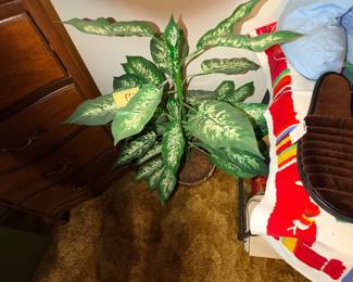 Items Located In The 2nd Floor 2nd Bedroom