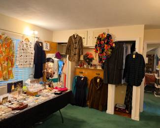 Items Located In The 1st Bedroom (MASTER)