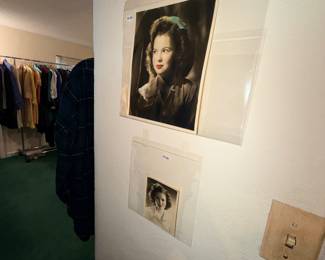 Items Located In The 1st Bedroom (MASTER)