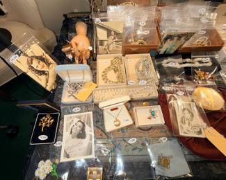 Items Located In The 1st Bedroom (MASTER)