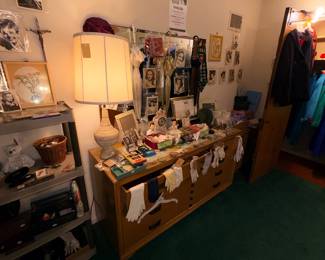 Items Located In The 1st Bedroom (MASTER)