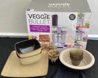 Veggie Bullet ,Wilton 1.5 Round Bake Wear ,4 Small Baking Cups , And 1 Juice Cup