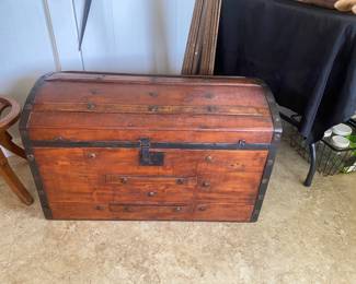 Vintage chest