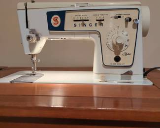 Singer Stylist Zig Zag Model 477 Sewing Machine