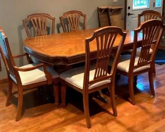 Dining Room Table With 6 Chairs And Two Leaves