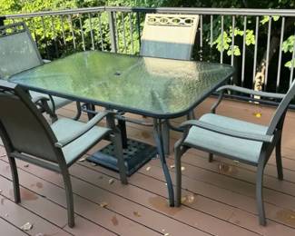 004 Metal  Glass Patio Table with 4 Mesh Chairs