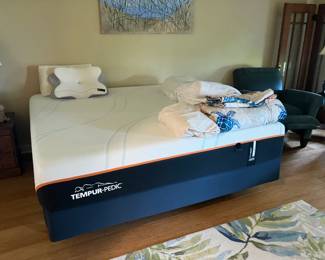 King Temperpedic ProAdapt Mattress set-firm.