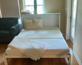 Bedinabox with queen size foam mattress.
