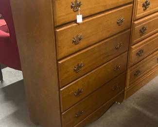 Colonial Chest of Drawers