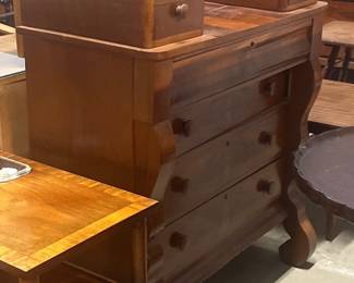 Empire dresser