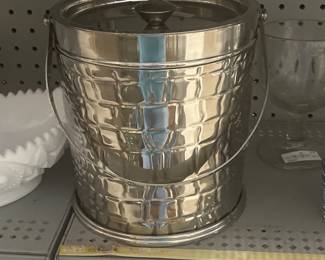 Ice bucket