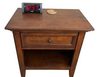 Riverside Campbell Burnished Cherry End Table w Clock  Coaster