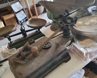 Vintage Cast Iron Counter Scale