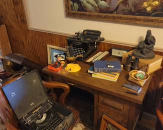 Vintage Typewriters, Vintage Ashtrays, Vintage Desk