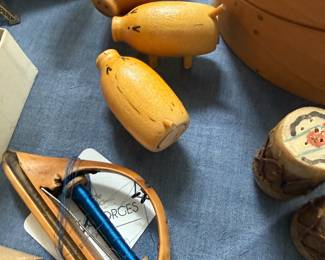 Weaving Spool, Salt & Pepper Pig Set