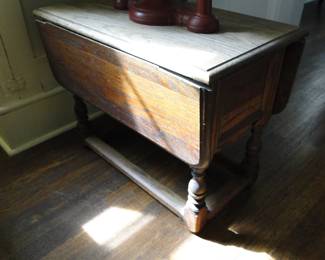 Drop leaf Table