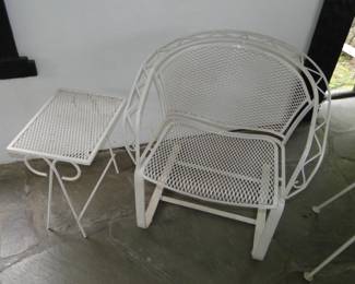 Iron Saucer Spring chair and table