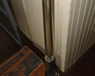 Singular Glass Leg