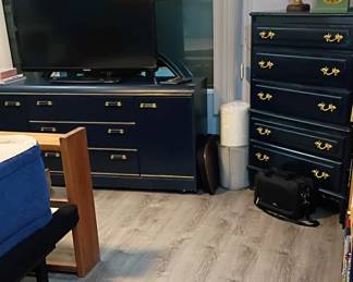 Dresser w/Mirror