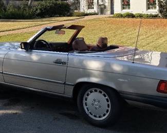 The 1989 Mercedes-Benz 560 SL is the final year of the iconic R107 chassis. This luxury two-door convertible features a 5.6-liter naturally aspirated V8 engine that produces 227 to 238 horsepower and 287 lb-ft of torque, paired with a 4-speed automatic transmission and rear-wheel drive
