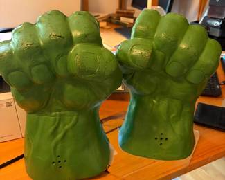 Marvel 2003 Hulk Hands Foam Smash Fist