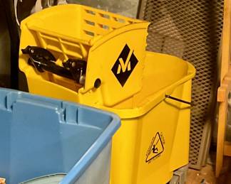 Mop bucket