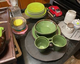 Green dishware