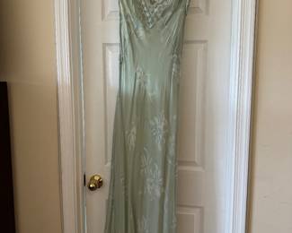 Women's T Rose Floral Green Gown Size 8