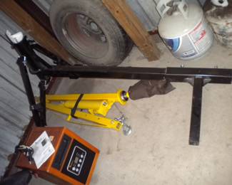 Pickup truck crane
