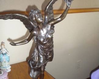 Winged Victory missing horn