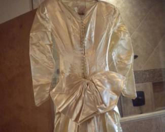 Vintage faile satin wedding dress