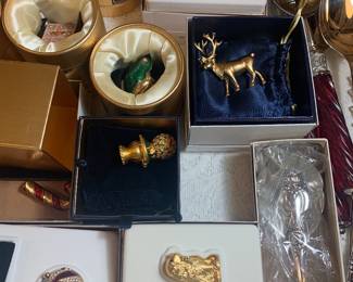 Vintage designer seater Lauder compacts