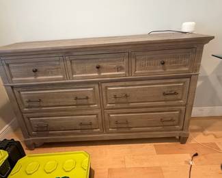 Pulaski Furniture Madison Ridge 10 Drawer Dresser in Heritage Gray