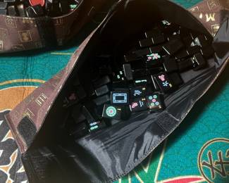 Mahjong Set with Green Patterned Mat