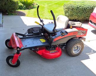 Gravley Zero Turn Riding Lawn mower with new Battery, runs great!